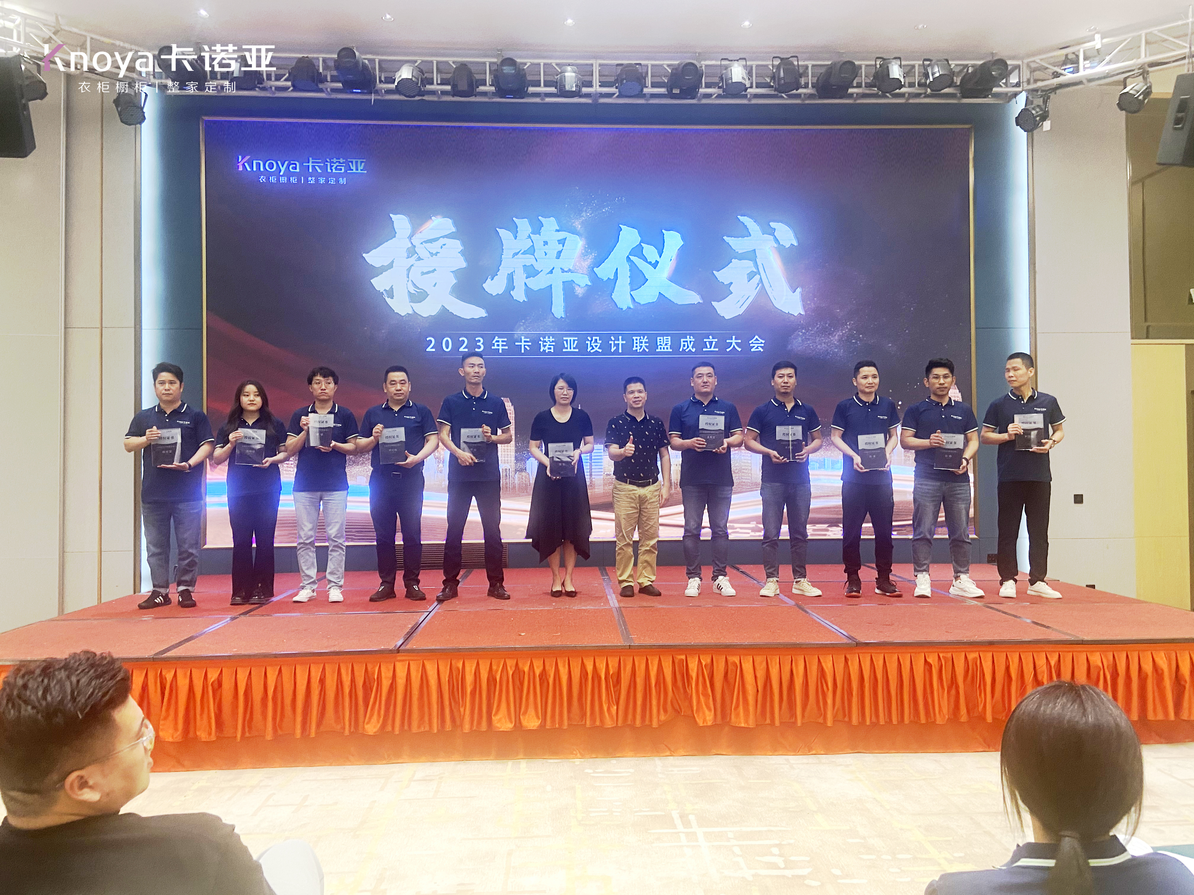 卡諾亞董事兼副總裁賴永精為會(huì)員授牌